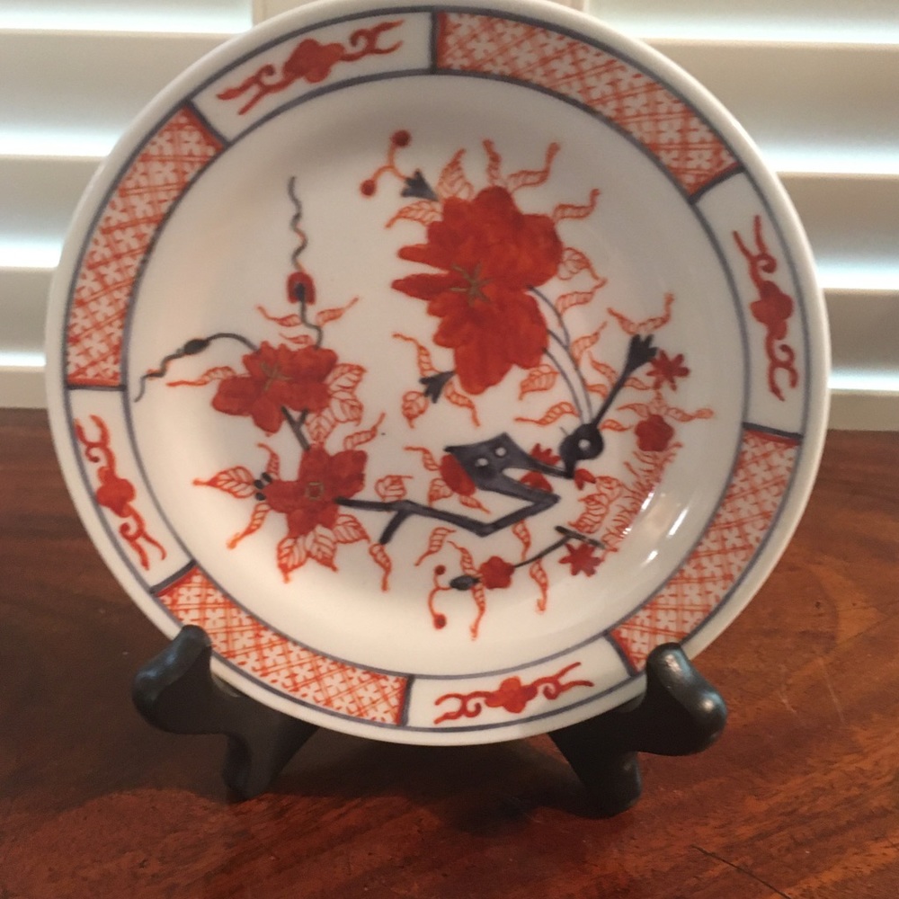 Bread and butter plate in lovely Imari design decorated in Hong Kong